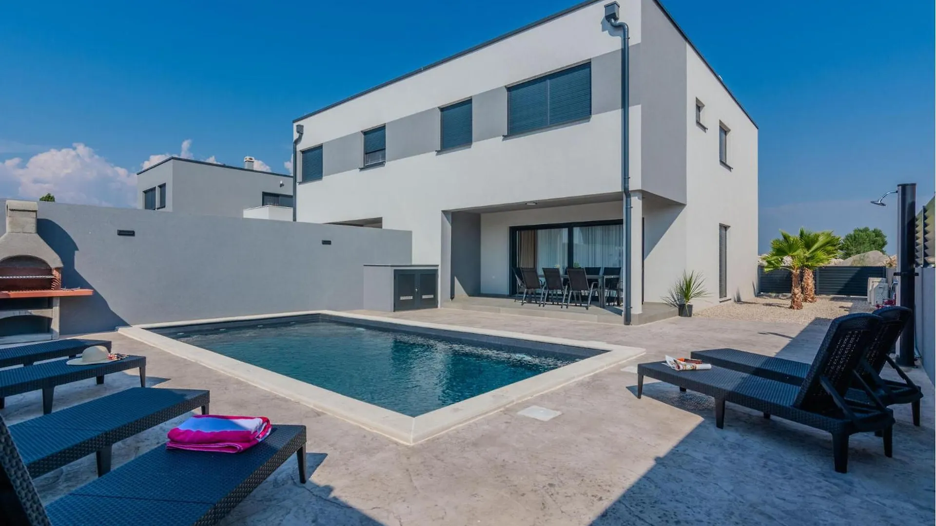 Lovely Home In Vrsi With Wifi