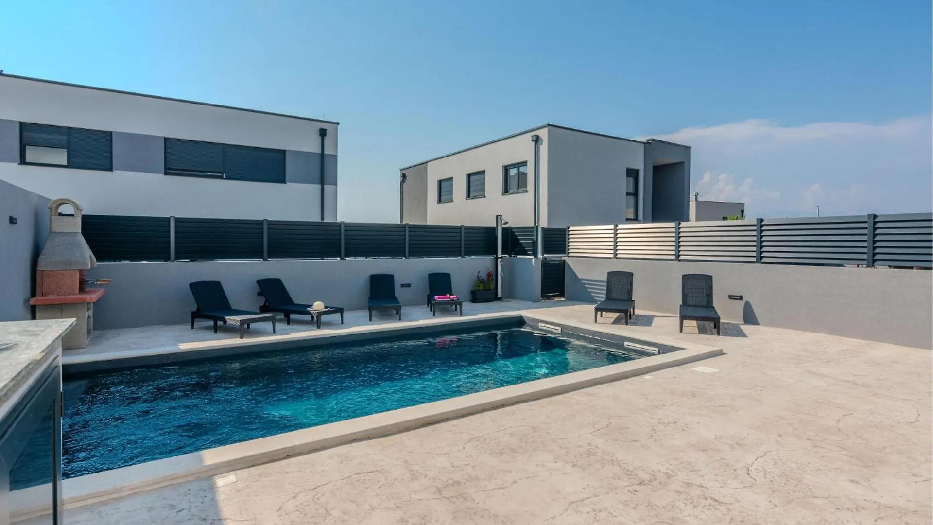 Lovely Home In Vrsi With Wifi