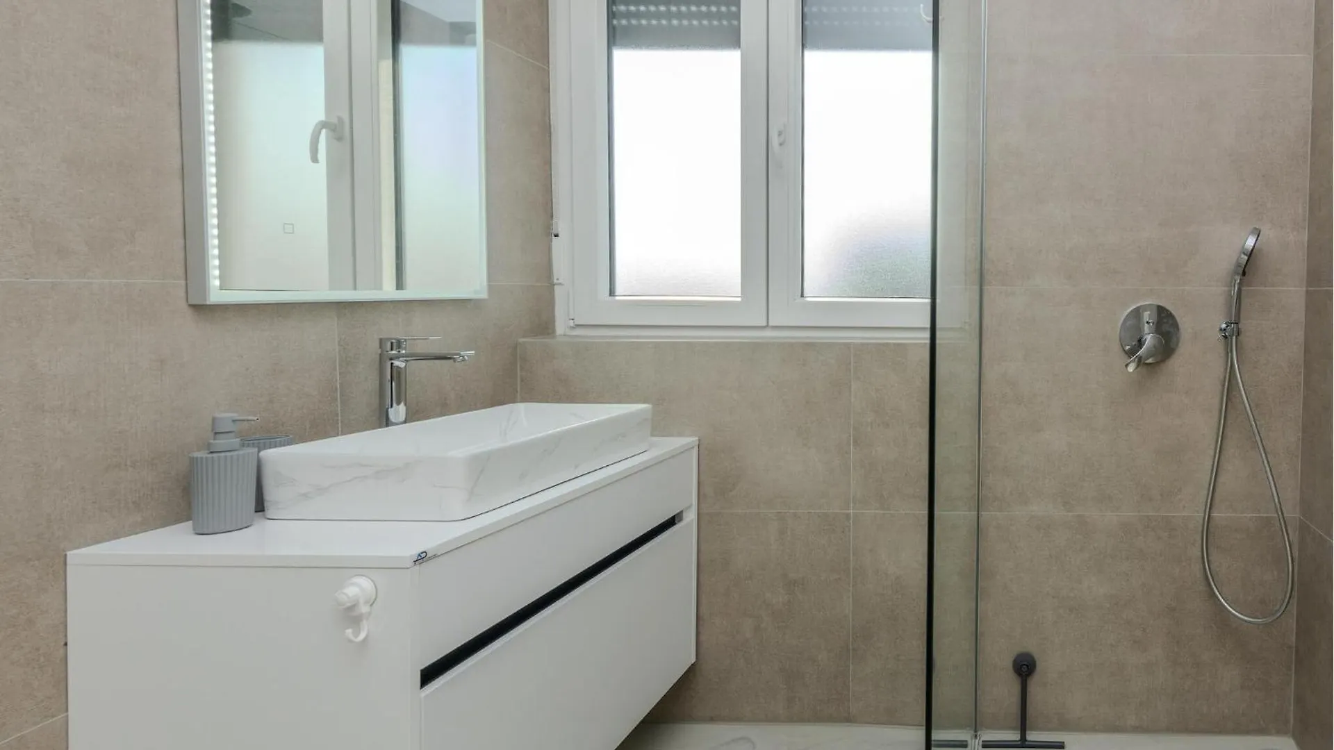 Lovely Home In Vrsi With Wifi